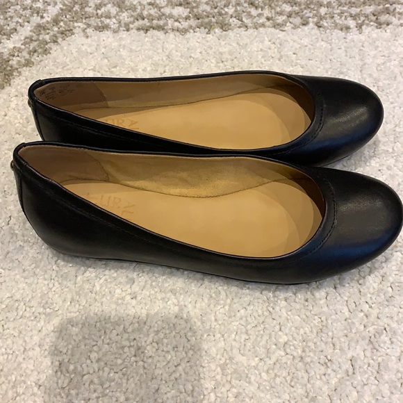 New naturalizer leather flats - Picture 3 of 5